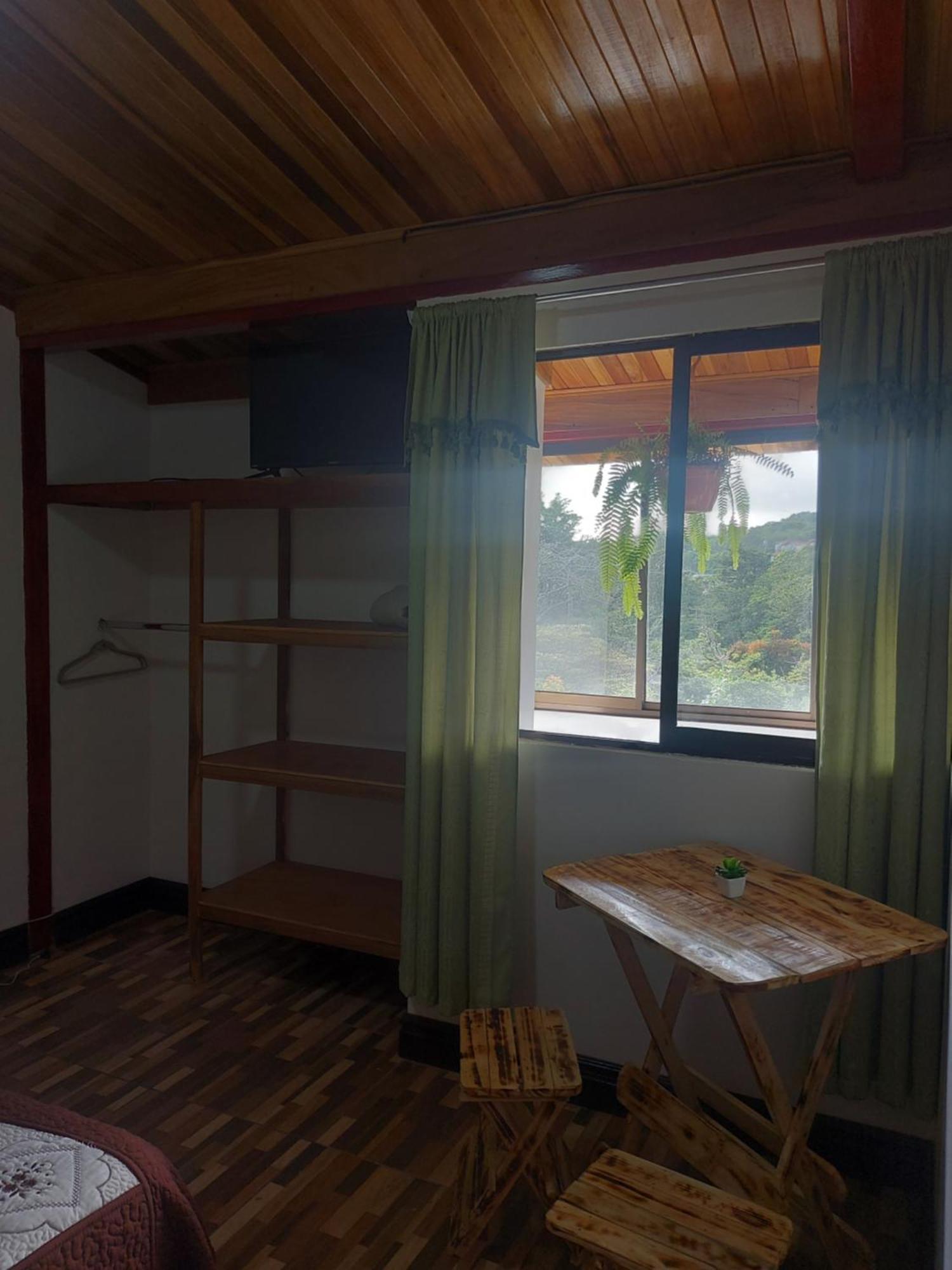Alisson Hotel Y Restaurant Monteverde Buitenkant foto